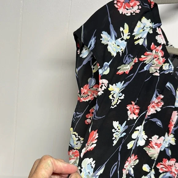 Black and Pink Ruffled Blouse with Short Sleeves - Picture 6 of 7